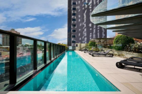 Discover Melbourne from a Stylish City Retreat